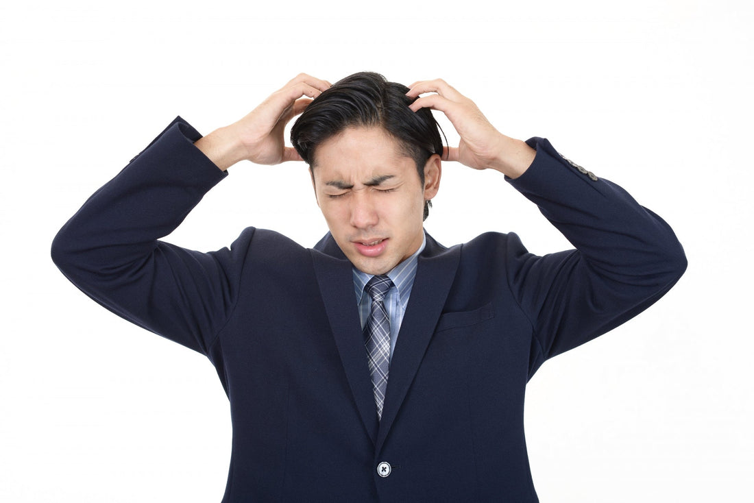 頭皮のニオイが気になる男性