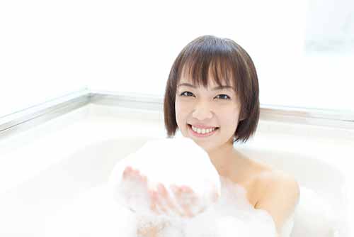 泡風呂入浴剤と、泡が発生しない入浴剤の違いって？