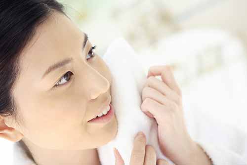 お風呂上がりのお肌の乾燥を防いで、入浴剤の効果を長続きさせる方法